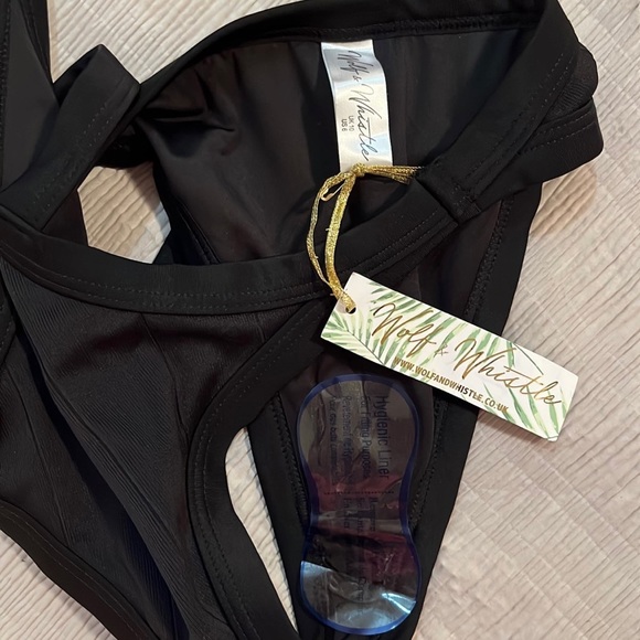 ❌ SOLD ❌ Wolf & Whistle Exclusive cut away bandage swimsuit - Picture 7 of 7